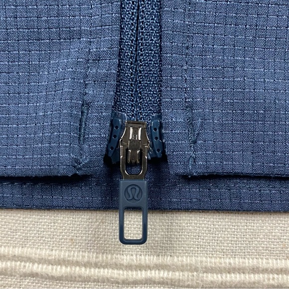 Lululemon Airing Easy Jacket Men's Size XL Mach Blue Full Zip Athleisure Ripstop - Picture 4 of 10